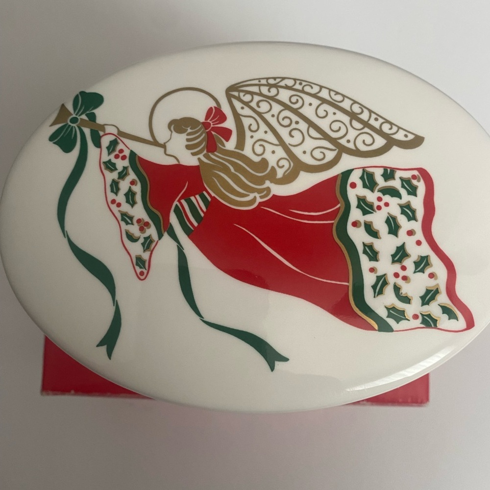 Christopher Stuart bone China Christmas Angel Song covered oval box. 5.5”